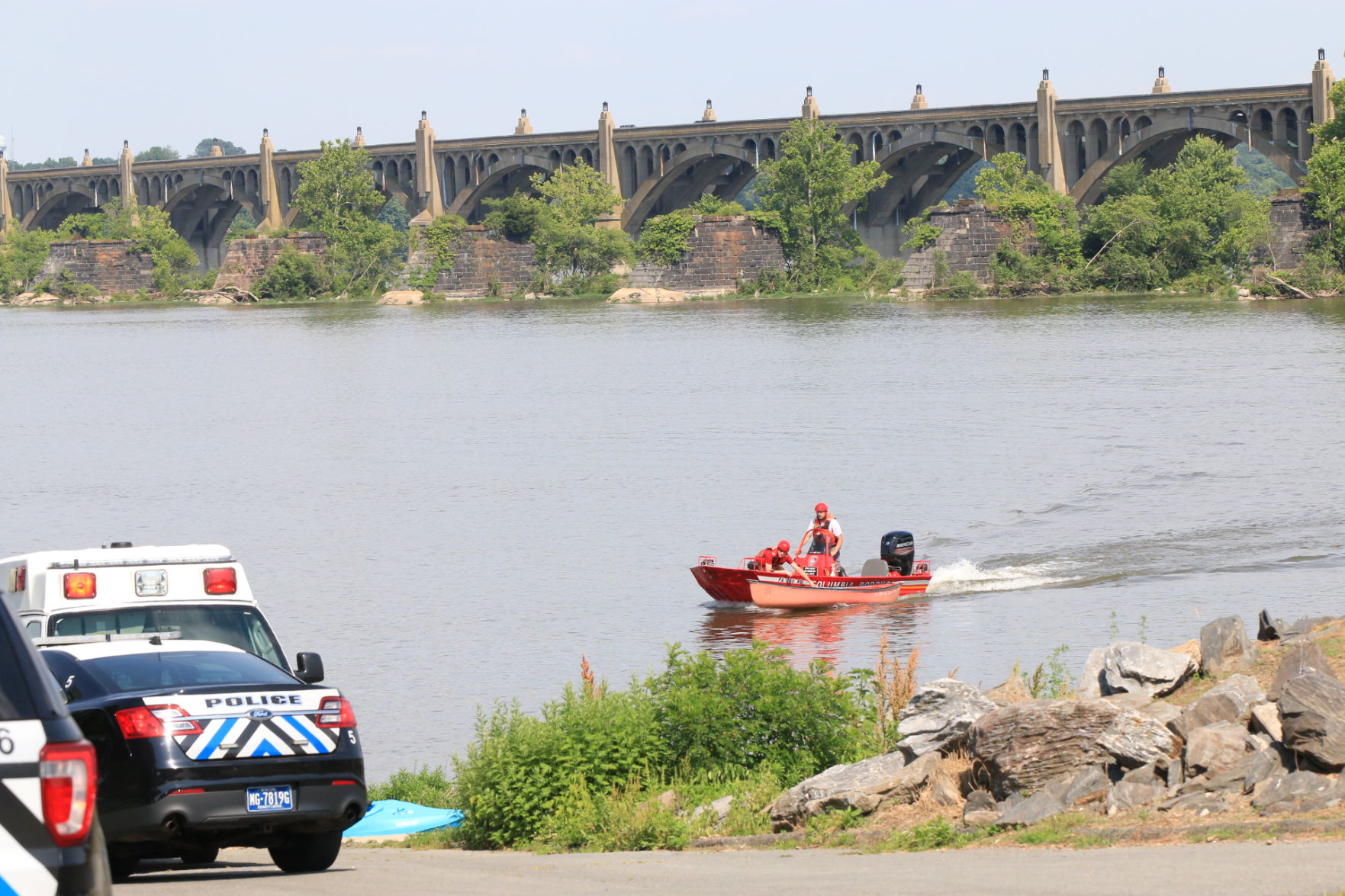 Family of 4 rescued after canoe capsizes in Susquehanna River | Local ...