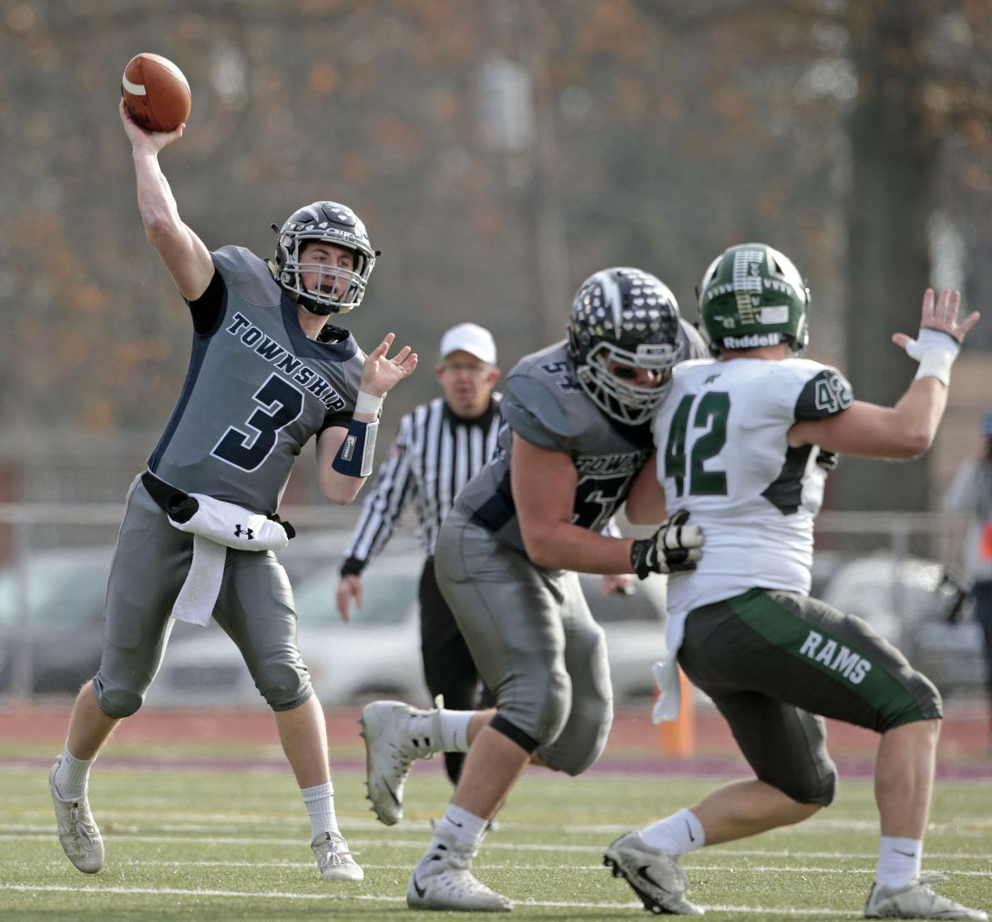 Despite loss in state semifinals, Manheim Township football made