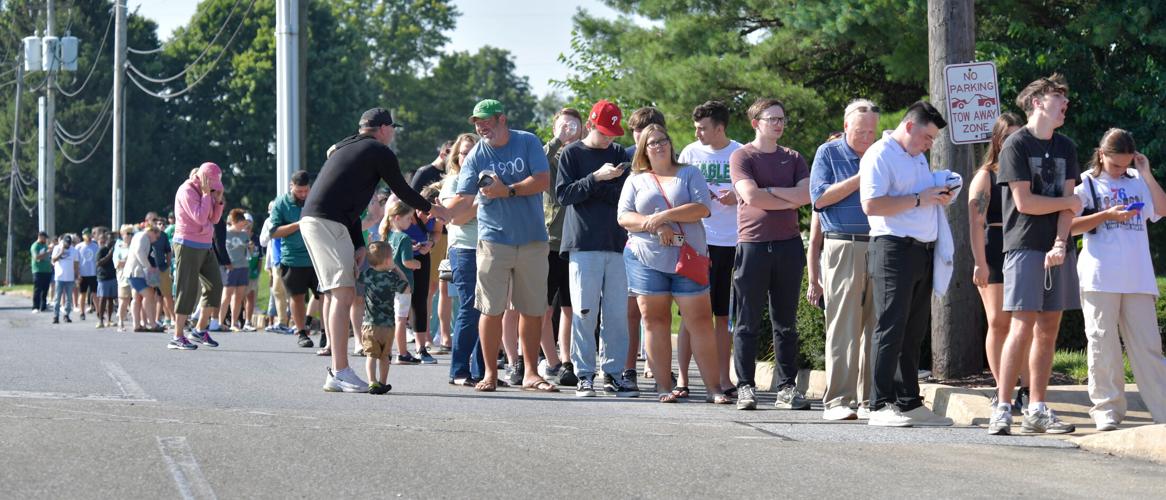 Eagles fans line up to snag retrostyle jerseys at the official Pro