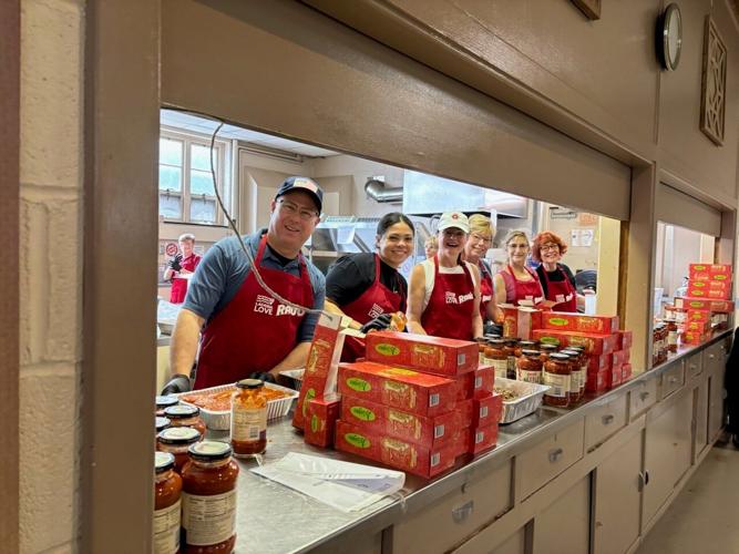 Volunteers make 100 lasagnas to feed community during Lasagnathon at ...
