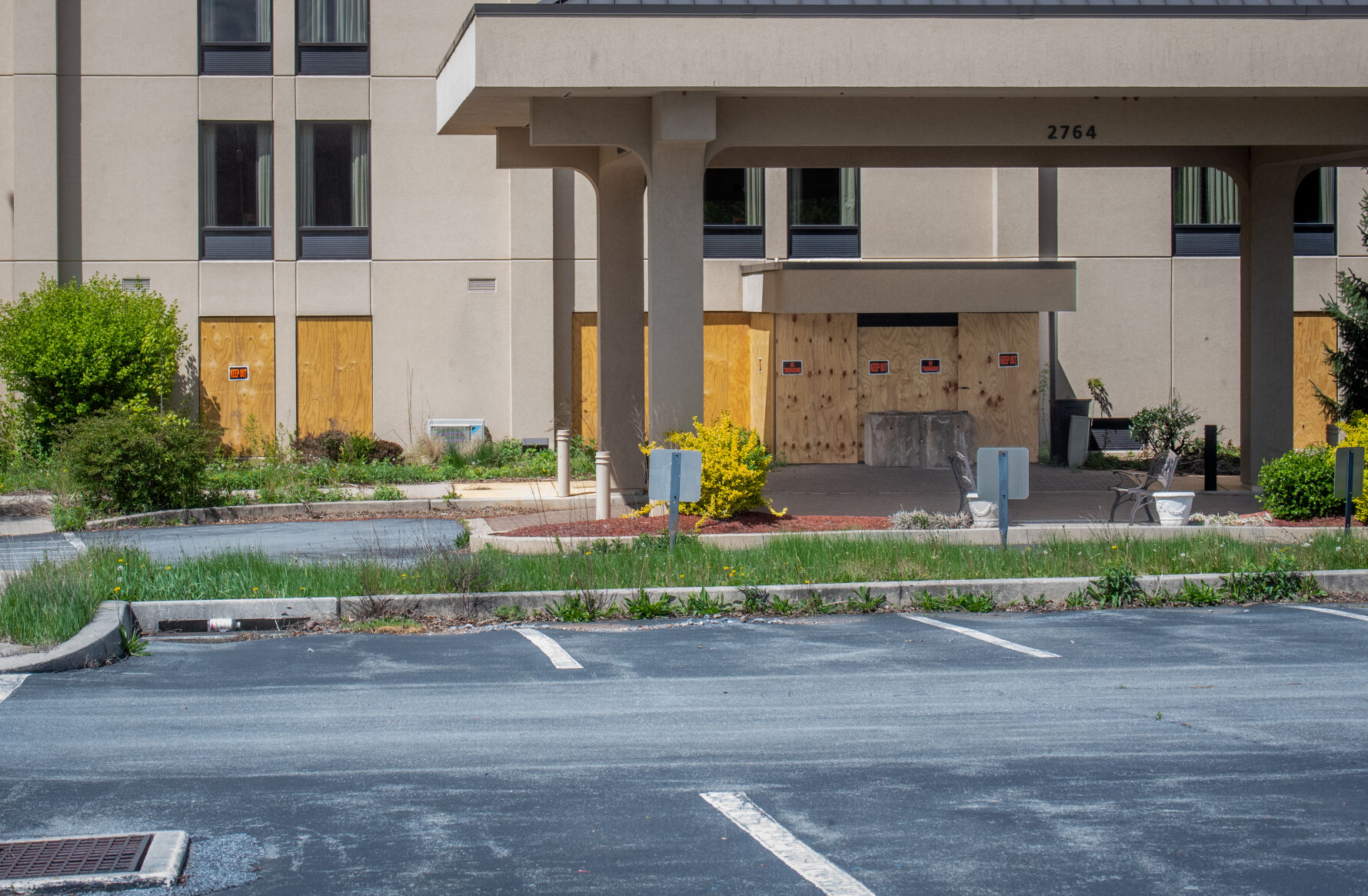 It Could Take Years To Rehab The Abandoned Hampton Inn In Rapho ...