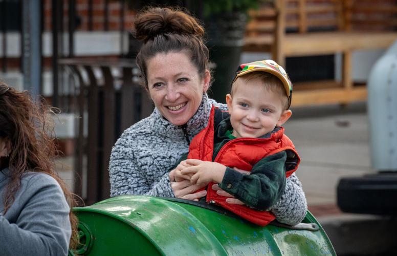 Season of (Mount) Joy at 25th Winterfest [photos] Entertainment