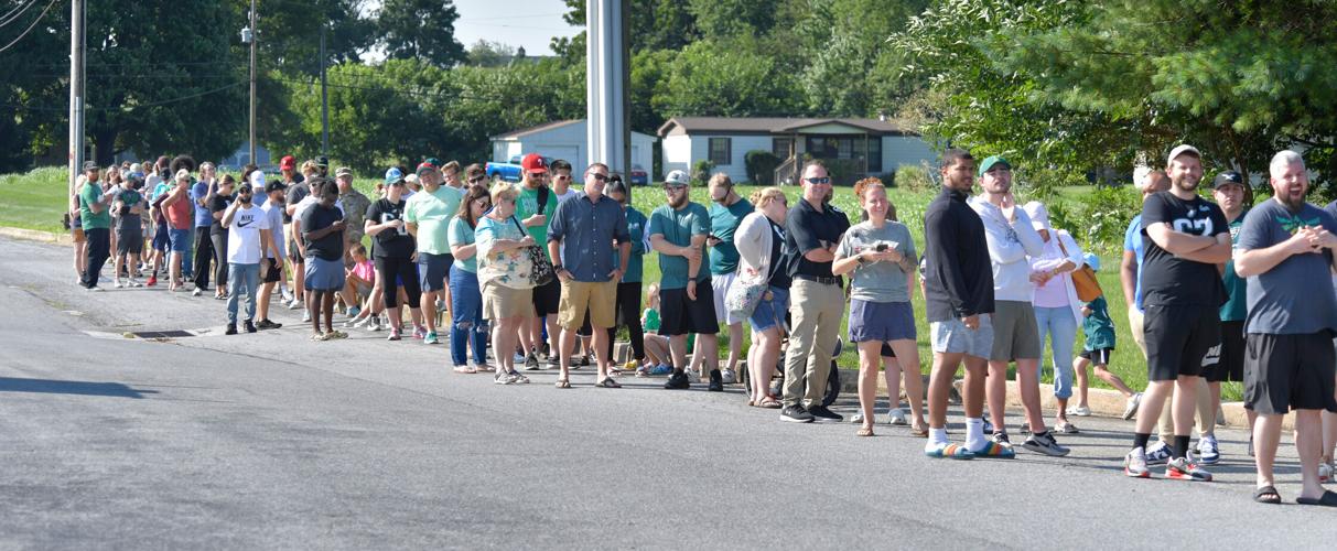 Eagles fans line up to snag retrostyle jerseys at the official Pro