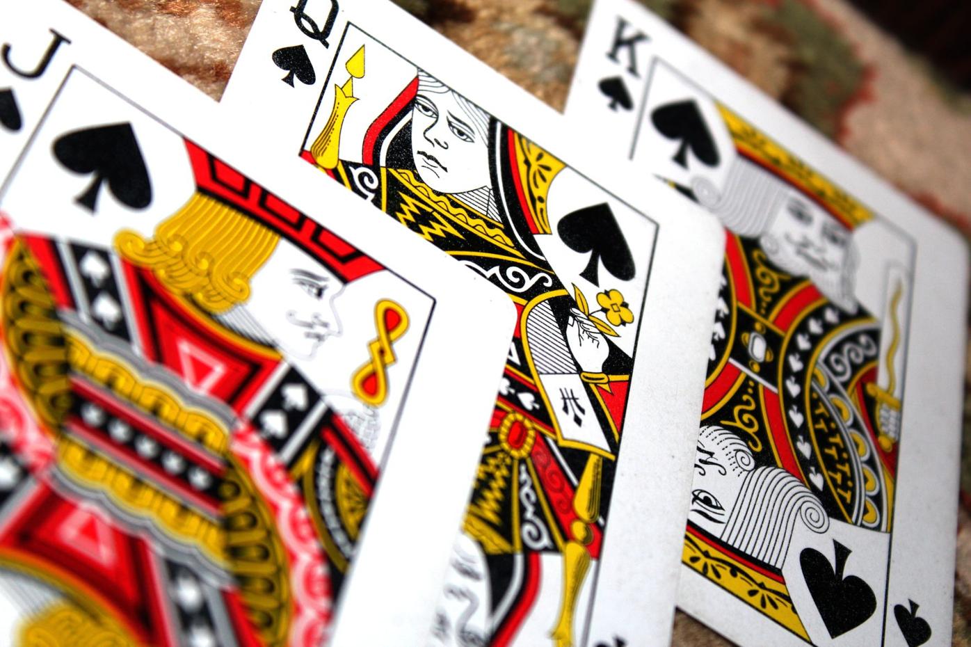5 Reasons Why Playing online card games is good for you - VIP Spades