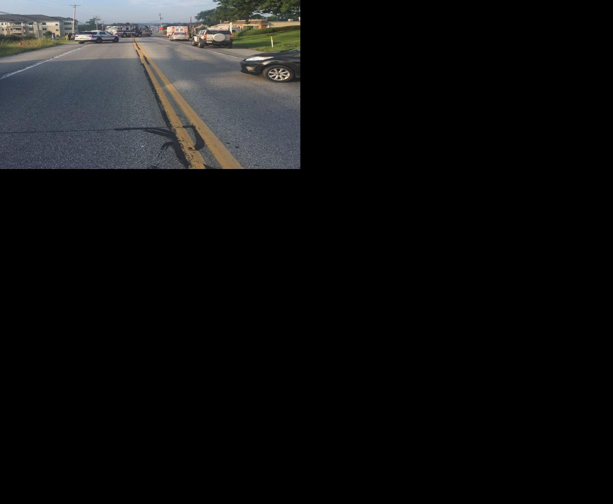 4 people injured in 2 crashes on Oregon Pike in Manheim, West Earl