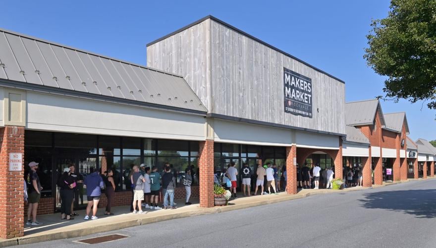Eagles fans line up to snag retrostyle jerseys at the official Pro