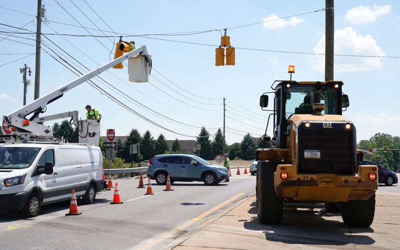Temporary traffic signals installed at New Holland Pike intersection