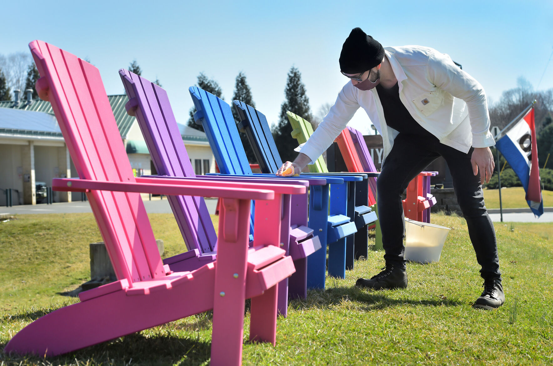 Easy to get online out of lawn chairs