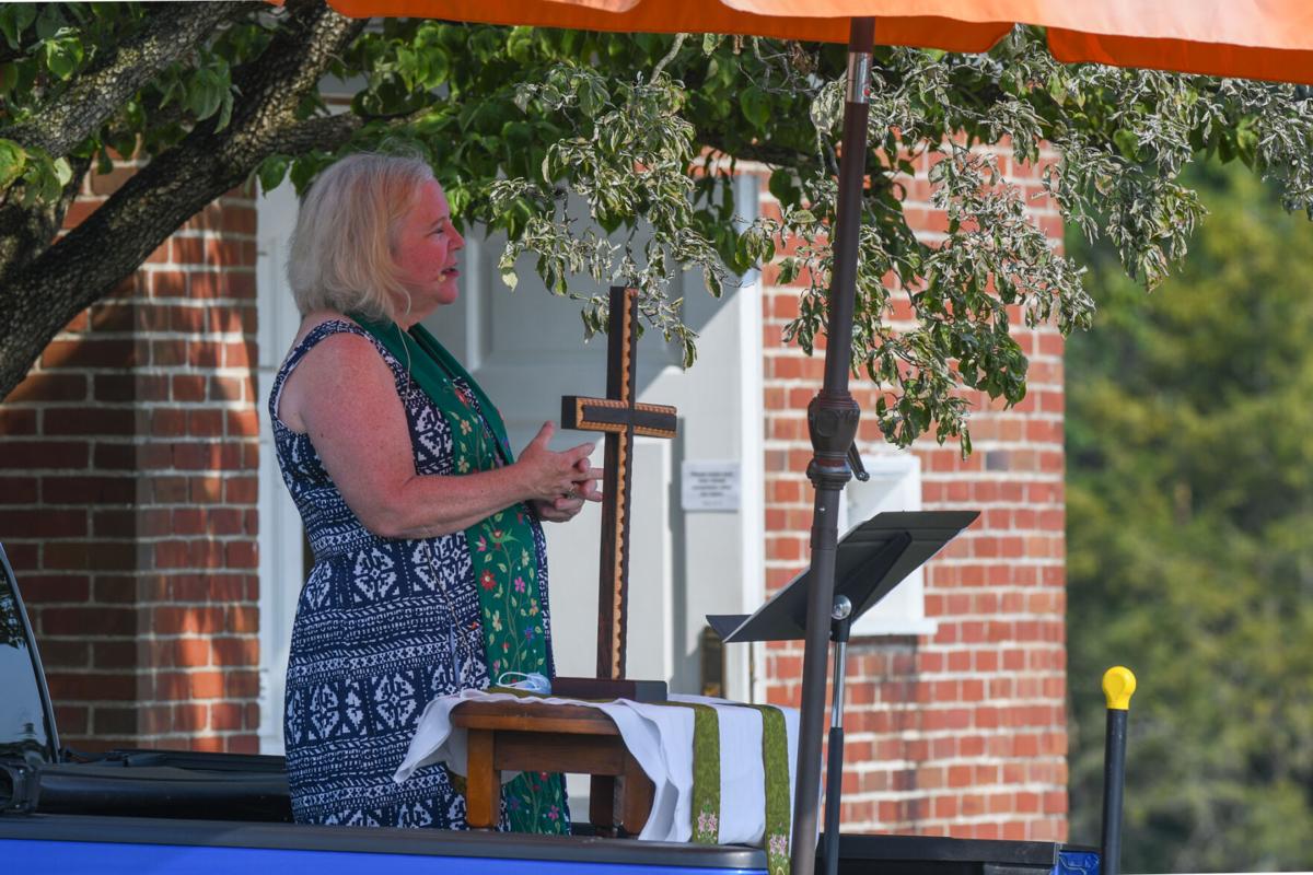 072620-CELC Drive In Church-10.jpg