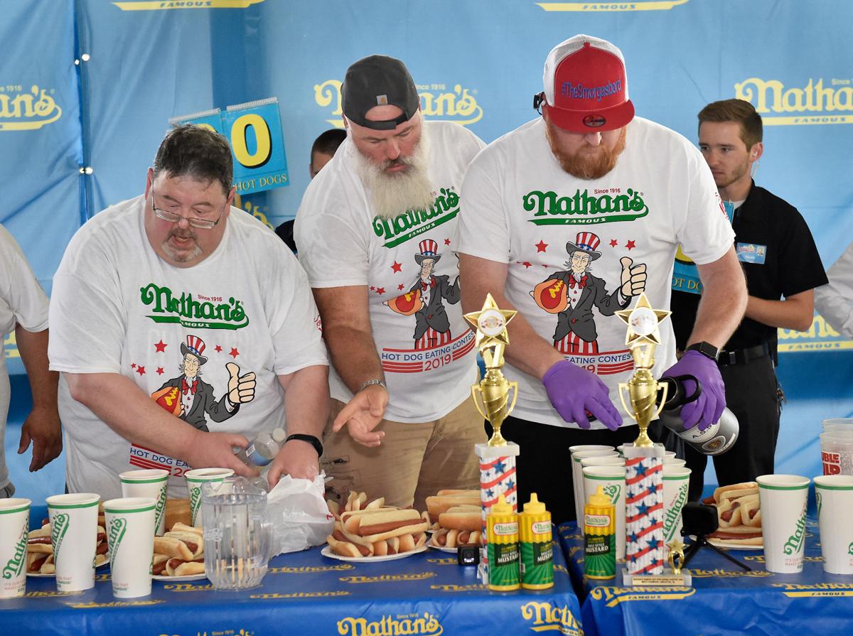Nathan S Famous Hot Dog Eating Contest Brings Competitive Eating To Dutch Wonderland Today Photos Local News Lancasteronline Com
