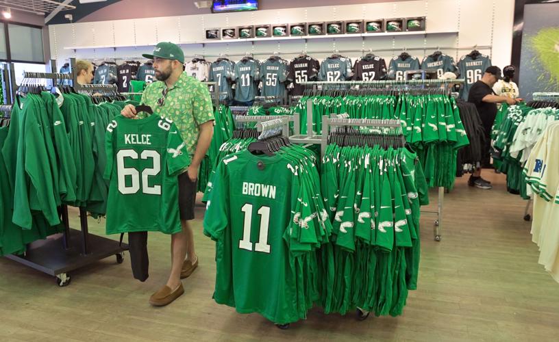 Eagles fans line up to snag retrostyle jerseys at the official Pro