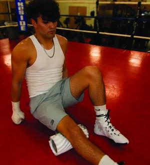 Medina to make pro boxing debut Aug. 8