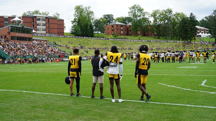 Steelers fans venture out in extreme temperatures in preparation for  Saturday's game