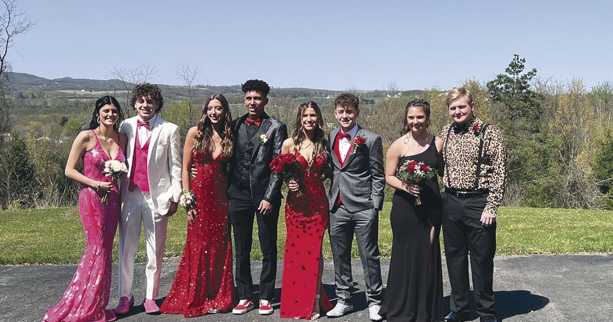 Derry Area High School hosts Prom '22 | Local News | latrobebulletinnews.com Derry Area High School hosts Prom '22 | Local News | latrobebulletinnews.com