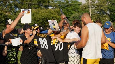 Kenny Pickett passes for 2 touchdowns as Pittsburgh Steelers top Las Vegas  Raiders 23-18