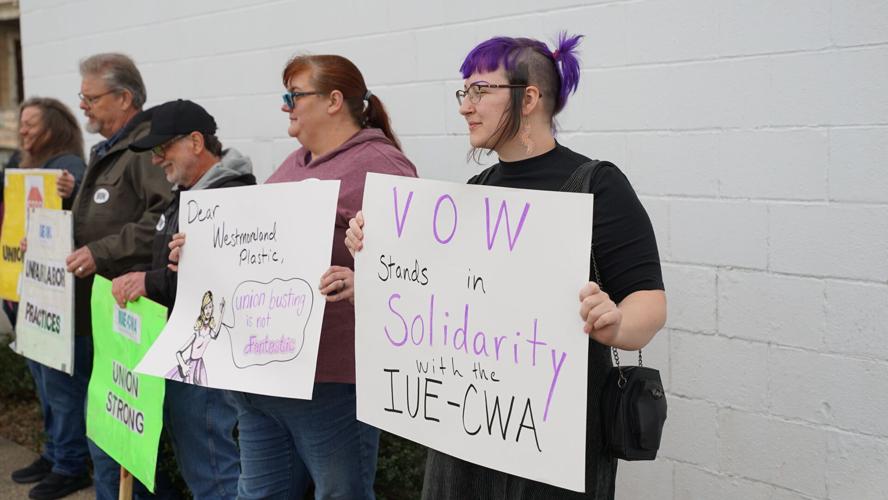 Picketing union workers receive donation Local News