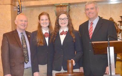 2 from Laurel serve as House pages
