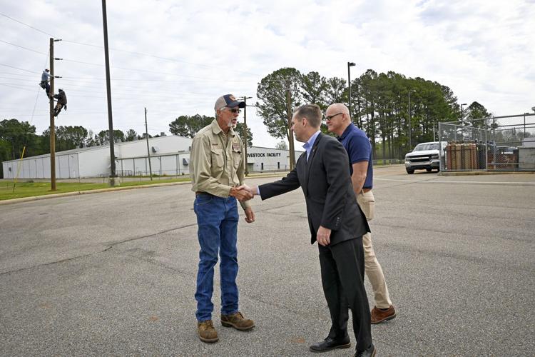 Congressman Guest tours Jones College’s Jasper County Center JC News