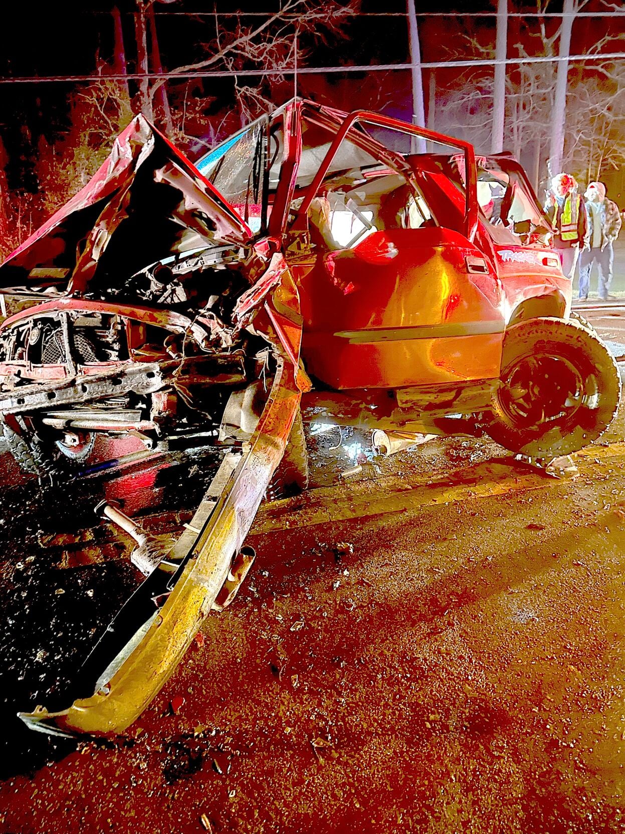 Christmas Eve crash hurts 6, shuts down highway | Free News | leader ...