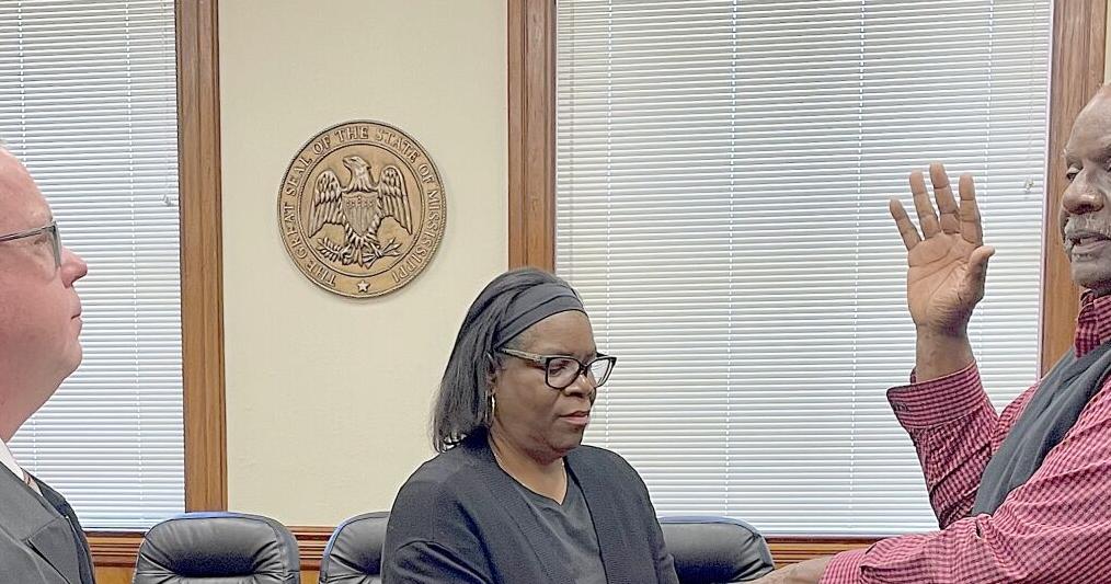 Posey takes oath as Beat 5 supervisor | Free News | leader-call.com