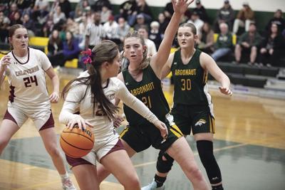 High School Basketball Roundup: Argonaut squads win two each at QB Club