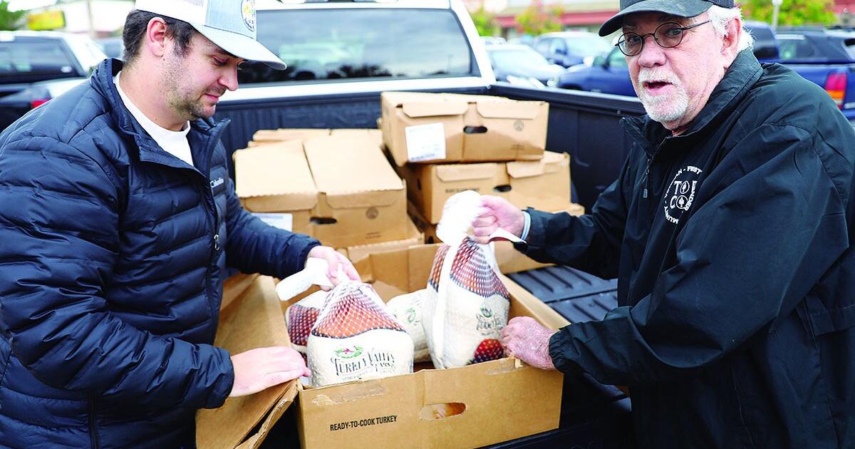 ‘Turkey or $20’ event, Giving Tuesday shine light on spirit of community