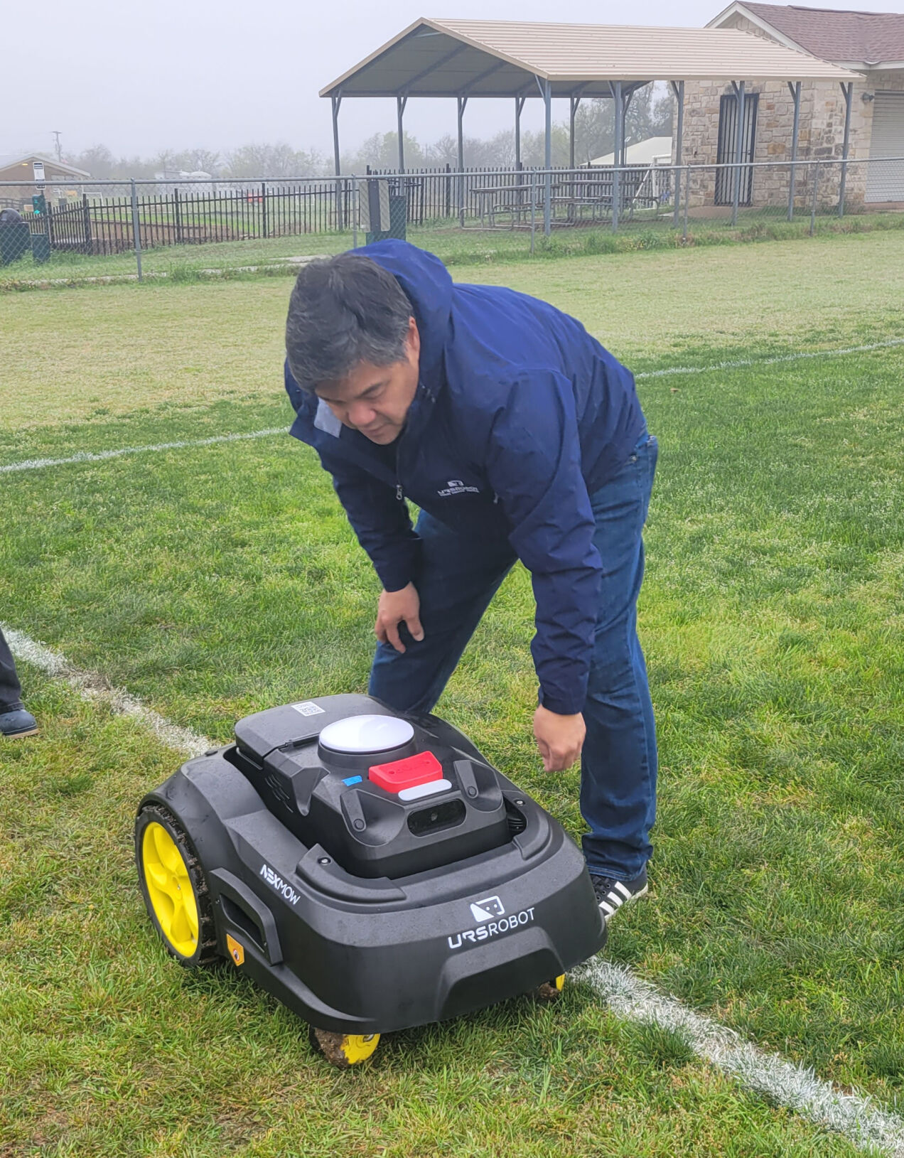 Robot lawn mower 2024 cut to edge