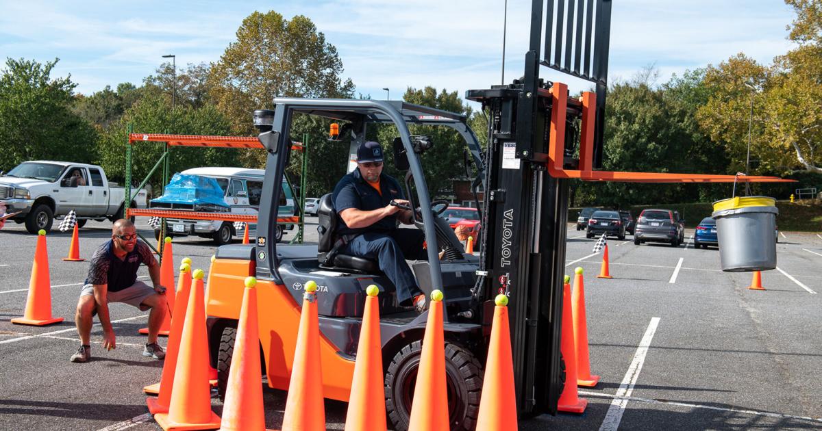Loading Machine Operators Rally Area drivers compete at annual forklift rodeo | News | lincolntimesnews.com