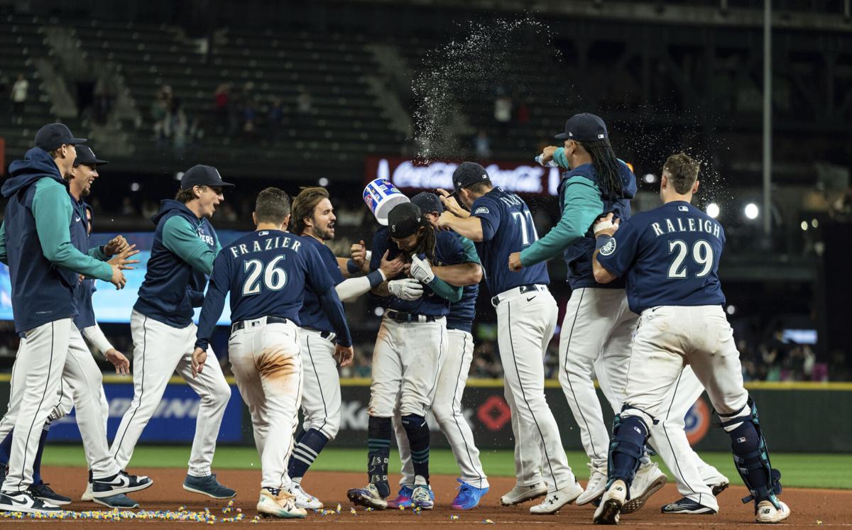 Suárez homers in 11th as Mariners top Blue Jays, Sports news, Lewiston  Tribune