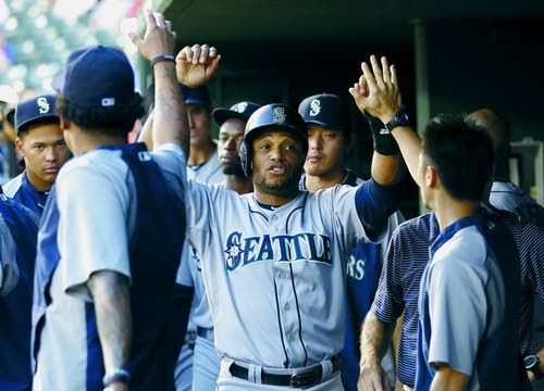 Dietrich belts three-run pinch-hit homer to lift Reds to Opening