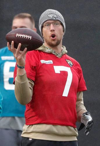 Nick Foles returns to Jaguars' starting QB job, just in time for