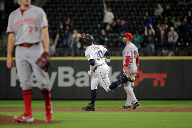 Lewis ties MLB home run record in Mariners' loss to Reds