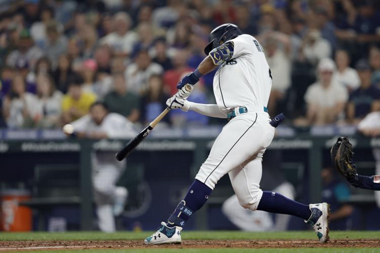 After flat start to second half, Eugenio Suarez gives Mariners