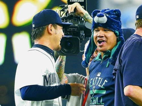 Iwakuma gets final out of his no-hitter 