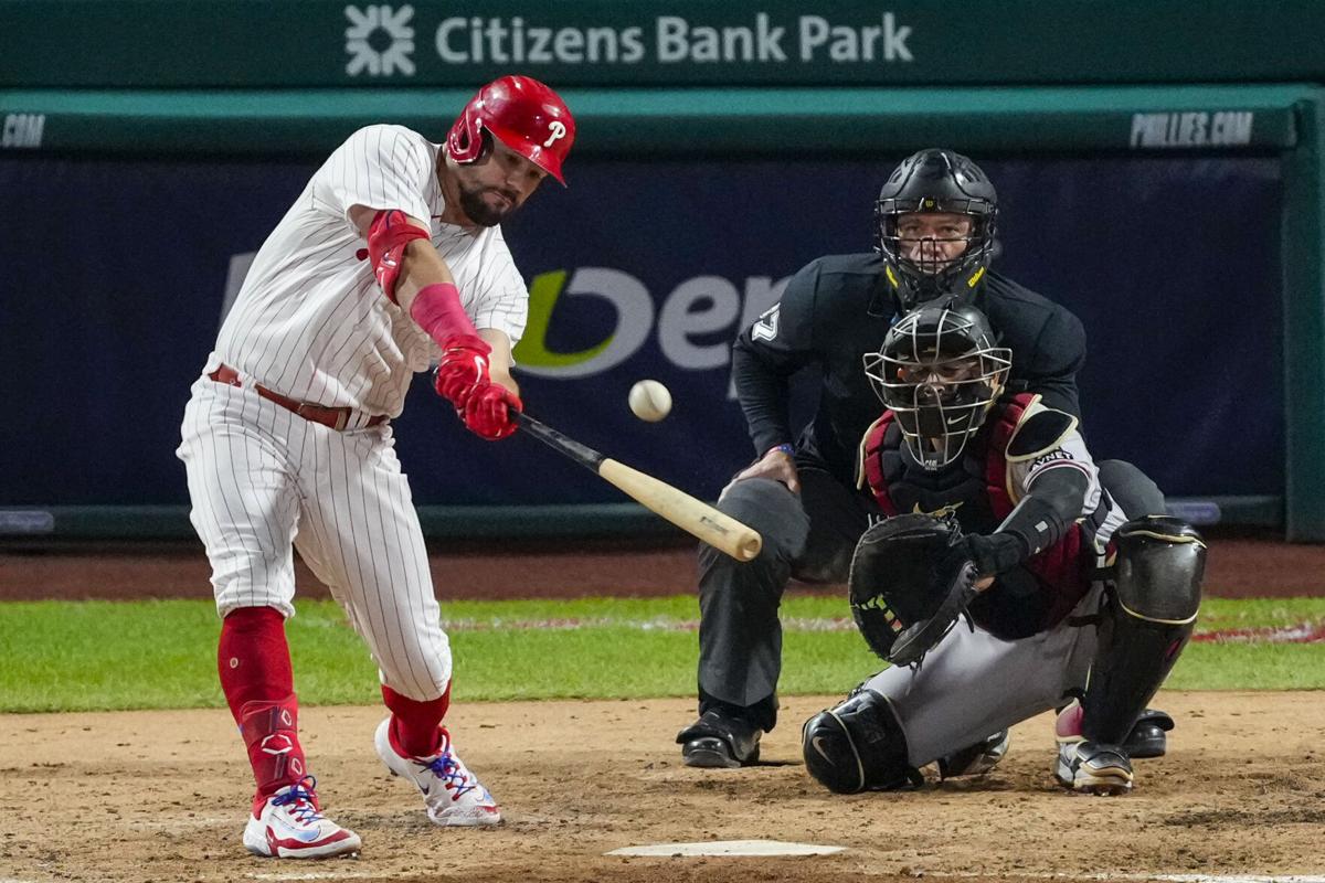JT Realmuto hits inside-the-park home run to inch Phillies closer
