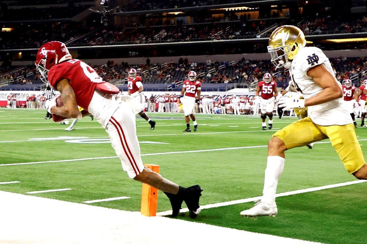 Alabama's Smith Becomes 1st WR to Win Heisman in 29 Years - Bloomberg