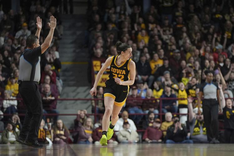 RECORDBREAKING NGHT Iowa’s Caitlin Clark breaks NCAA 3point record