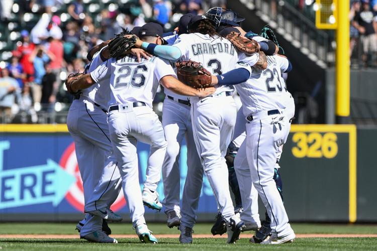 To bunt or not to bunt. That was the question put to Mariners