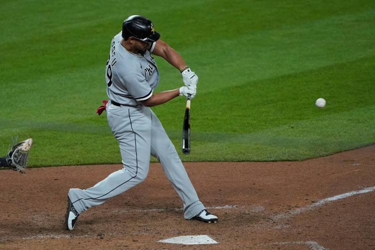 Chicago White Sox: Luis Robert wants Jose Abreu back in 2023