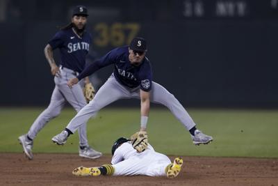 Kelenic's back-to-back catches, 09/10/2023