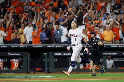 Carlos Correa hits walk-off home run in 11th inning as Astros win 3