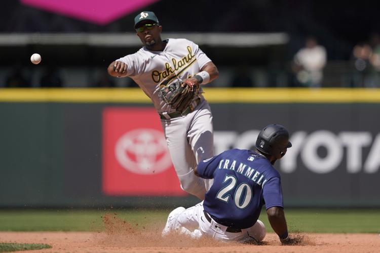Mariners end long playoff drought with win against Oakland