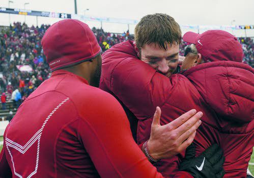 WSU senior Frankie Luvu unleashes his inner Boa