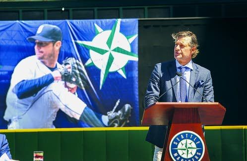 WATCH: Jamie Moyer inducted into Mariners Hall of Fame 