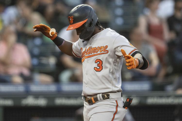 Cal Raleigh homers in Oriole Park at Camden Yards