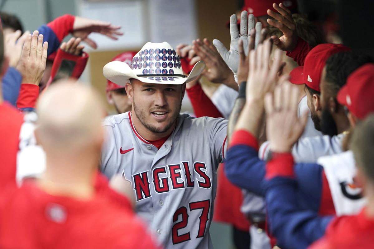 Trout homer twice, Angels beat Mariners