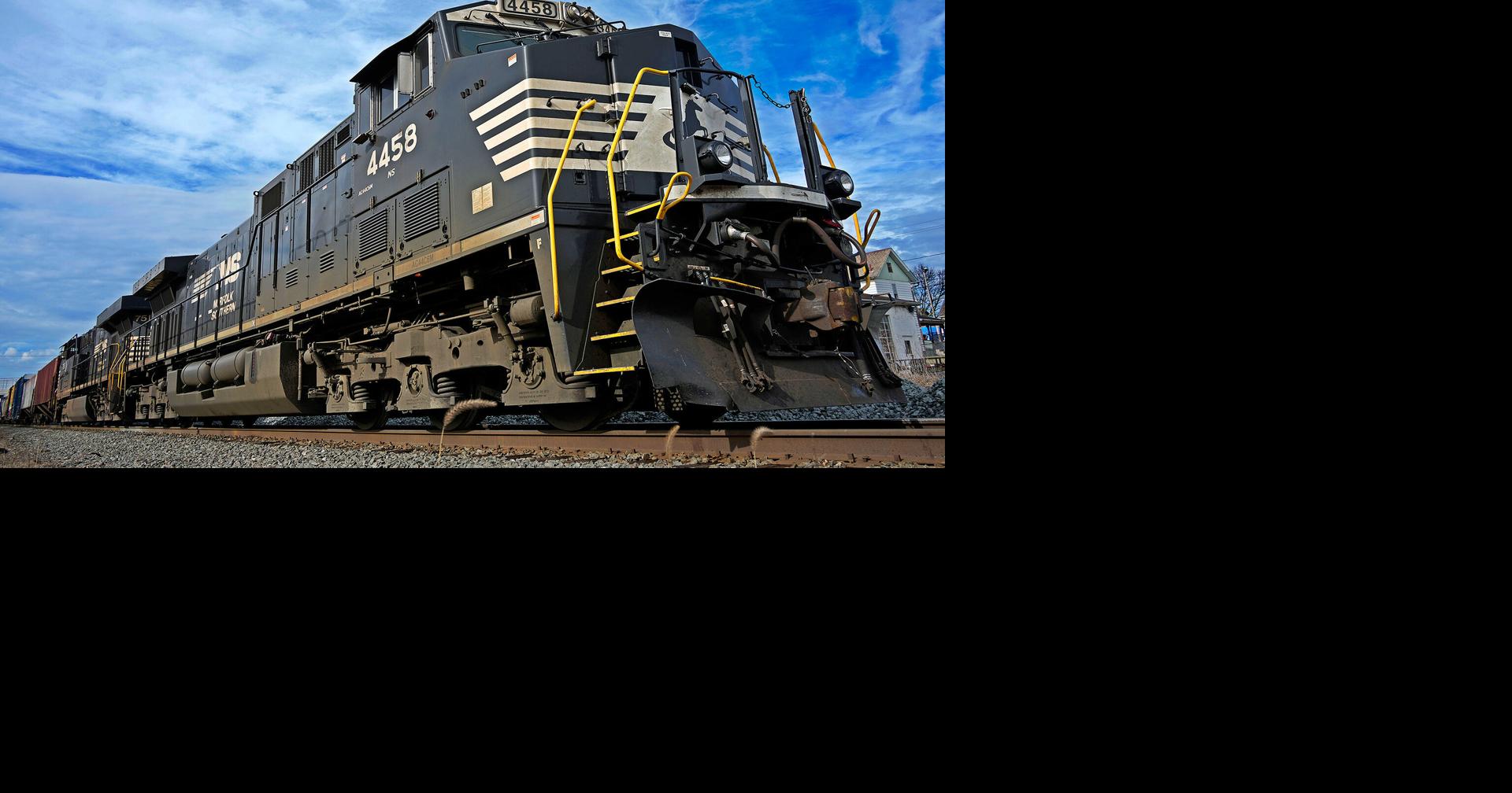 Residents near toxic train wreck in Ohio worry about rashes, sore ...