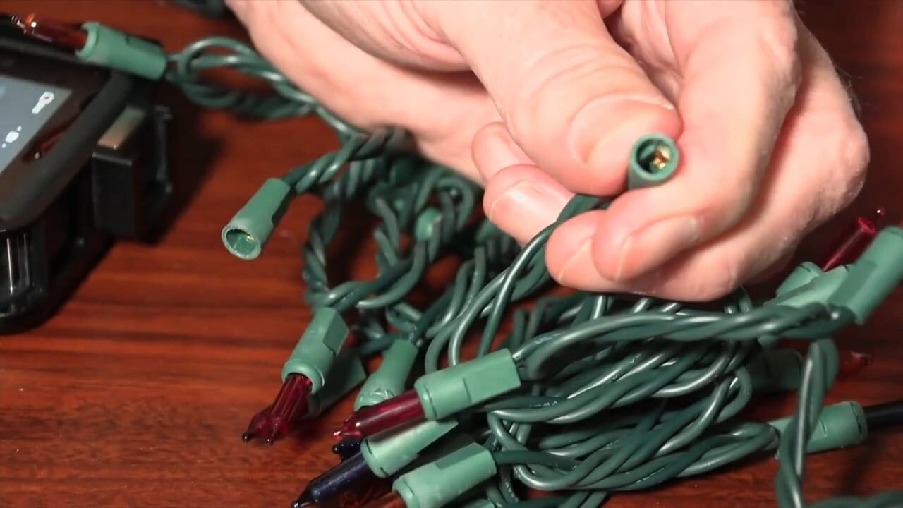 What the Tech: Christmas lights not fully working? This gadget can