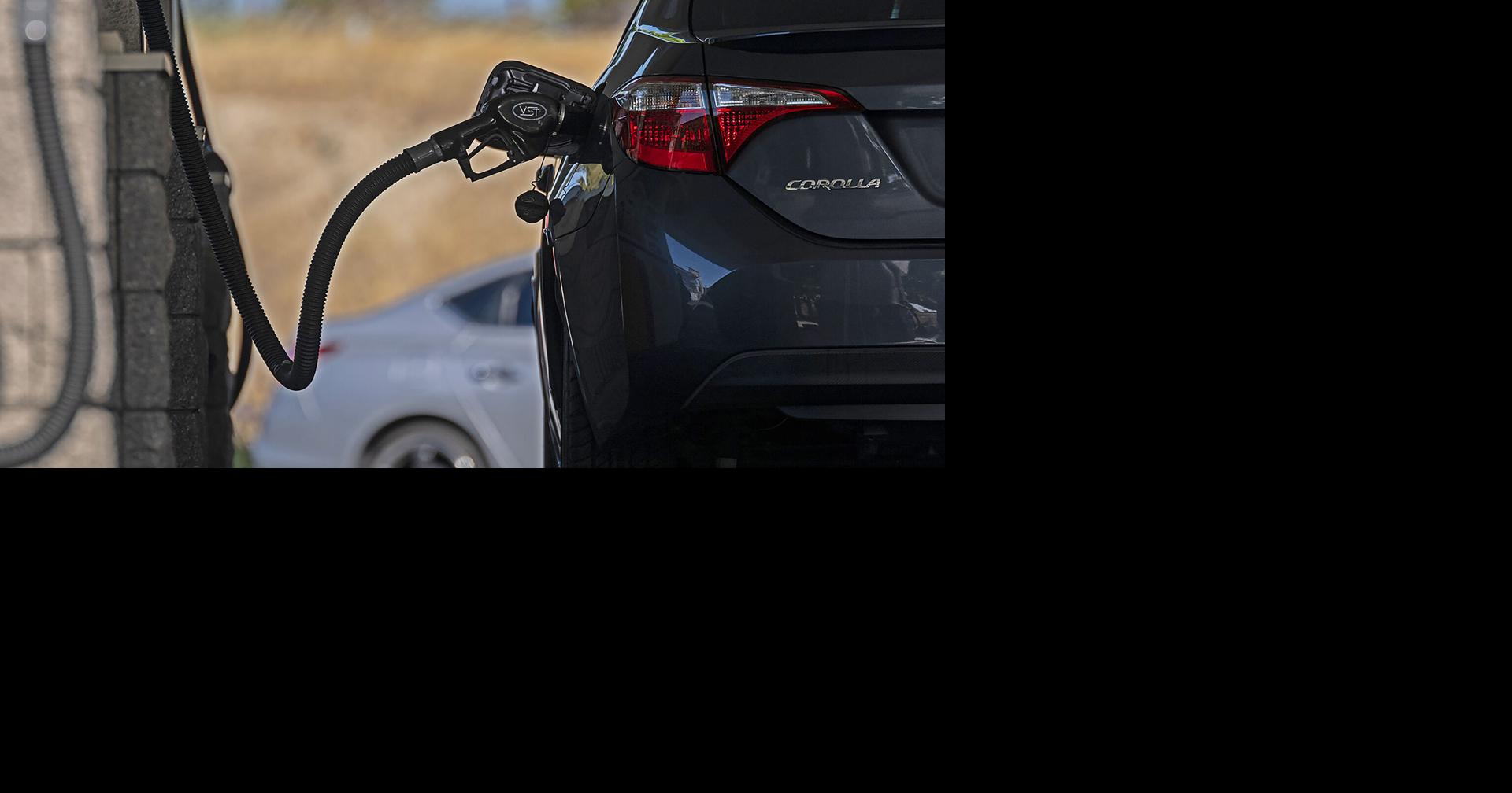 Average price per gallon of gas drops below $4 in Tennessee