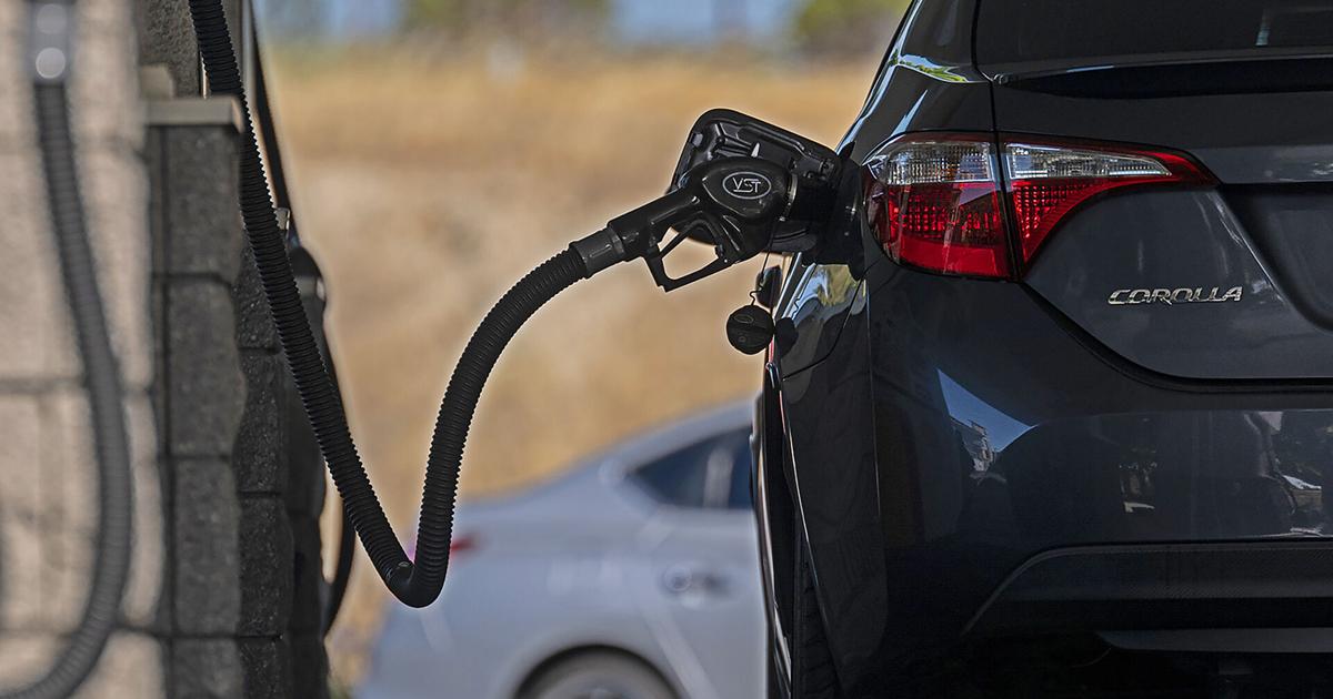 Average price per gallon of gas drops below $4 in Tennessee